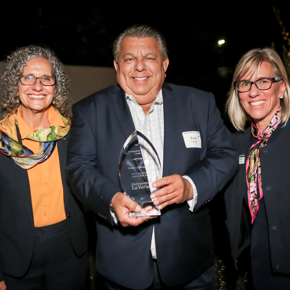 2021 Alumni Award recipient Frank Lizarraga with President Devorah Lieberman and AVP of Alumni Engagement Kim Grant