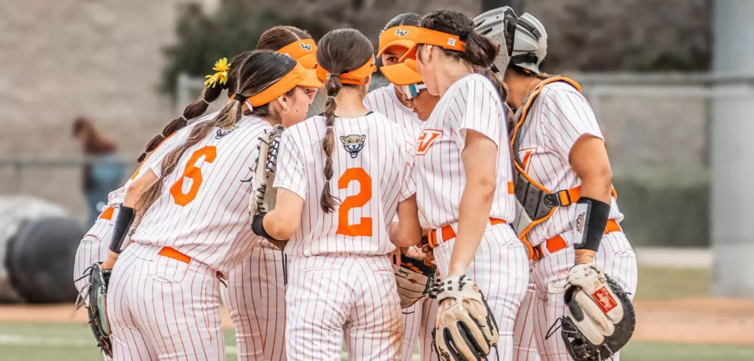 Group of ULV softball players.